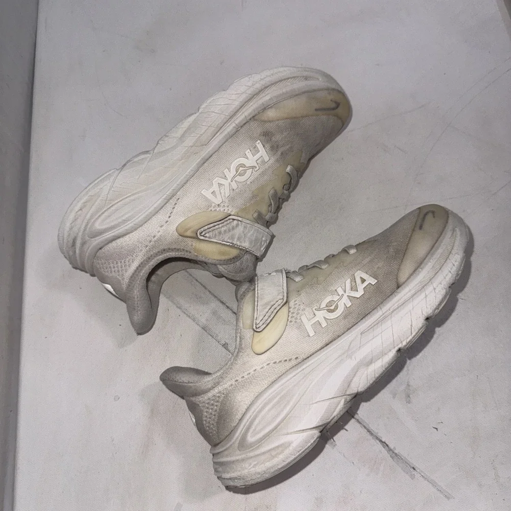 Hoka One Clifton 10 White Running Athletic Play Shoes Little Kids Size 2.5 MD